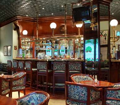 Nile Hilton Bar crop